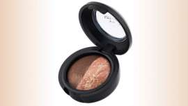 Su textura es muy agradable al tacto y en su aplicación. Lo podrás encontrar en la Beauty Bag de este año