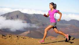 La práctica habitual de este deporte genera efectos adversos sobre el rostro. A las inclemencias del tiempo y la contaminación del entorno se suma la pérdida de grasa facial. La piel de los runners precisa tratamientos específicos 