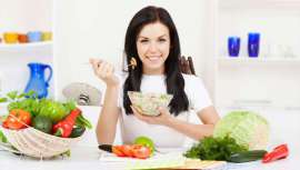 El propósito, a la hora de ingerir nutrientes, es el de equilibrar las hormonas femeninas y prevenir las molestias de este periodo, en opinión de Paula Rosso, nutricionista de la clínica del doctor Lajo Plaza