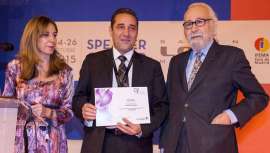 El producto, que repara la estructura del cabello a través de la
construcción de nuevos enlaces, ha sido escogido en el Salón Look Internacional 2015 dentro de la categoría de peluquería