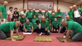 Tsukimi significa mirar la luna. Esta tradición incluye un concurso que premia al más calvo de Tsuruta, un pueblo situado en el norte del país nipón