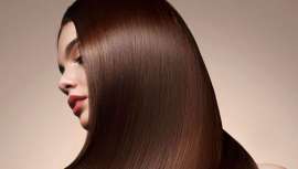 Conocido en nuestro país como alisado de queratina, este tratamiento devuelve la salud al cabello dañado. Se trata de una técnica habitual en salones brasileños, donde profesionales autóctonos ofrecen el alisado, según el método original