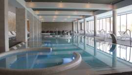 El hotel Castilla Termal Monasterio de Valbuena data del siglo XII y se enclava en el corazón de la Ribera del Duero. Es uno de los monasterios cistercienses mejor conservados de Europa