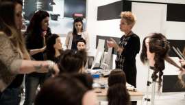 Barcelona y Zaragoza fueron los escenarios de los últimos cursos de la firma durante el año pasado. Dos talleres en los que se abordaron los recogidos más novedosos para incluir en el salón 