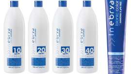 Esta crema colorante profesional permanente une las propiedades cosméticas y acondicionadoras del colágeno con los beneficios iluminadores y revitalizantes de los microcristales de zafiro para un color puro, uniforme y protegido 