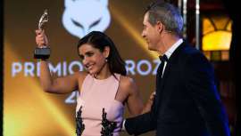 La actriz, nominada por su papel en La Novia, se ha hecho finalmente con la estatuilla. El galardón lo entregó Jordi Trilles, director general de la firma