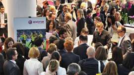 Para estar presentes en esta feria, hay stands y una zona open con mostradores individuales 