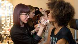 Los maquilladores oficiales de estos galardones del cine catalán, Cazcarra Image Group y Ten Image,  pusieron a punto a nominados, invitados, coreógrafos y a la presentadora de la gala, Rossy de Palma