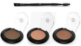 Está compuesta de tres tonos de sombras minerales semipermanentes, tres plantillas para cejas y una brocha para aplicar el color