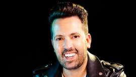 El estilista ha sido galardonado como Peluquero Andaluz del Año en la segunda edición de los Picasso. El  jurado ha valorado su estrecha relación con la moda y su gestión, de más de una década, al frente de su salón malagueño  