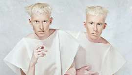 La nueva colección, desarrollada por el equipo creativo de
Le Salon, se inspira en una cita de James Mason, quien hacía referencia a los peones, el alma del ajedrez. Cada peón es
potencialmente una reina, aseguraba