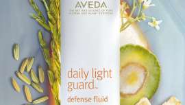 Con factor de protección 30, esta crema contiene derivados minerales y extractos de plantas antioxidantes que actúan contra la sobreexposición solar y otros agentes externos agresivos 