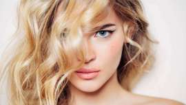 La técnica permite definir, corregir imperfecciones y sacar partido a los rasgos faciales sirviéndose del color del cabello. El estilista juega con diferentes tonos creando luces y sombras a medida, en función del rostro femenino 