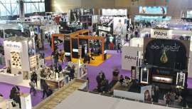 Ambiente cálido y afluencia notable en los pasillos del CCIB durante la primera jornada de la feria. El certamen se ha inaugurado de la mano de Santi Torras, director del mismo, acompañado de la prensa profesional 