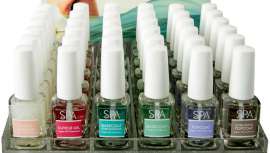 Este sistema orgánico proporciona protección natural a las uñas y les da un acabado de aspecto joven y fuerte