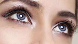 Ojos violetas, azul intenso o verde turquesa. Ahora, si no te gusta el color de tus ojos, puedes cambiarlos