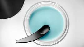 Strand Cosmetics Europe ha creado este producto que actúa de forma profunda y ayuda a reparar la barrera lipídica de la piel, dejándola suave y radiante