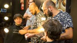 La cadena ha creado esta propuesta inspirada en las estrellas de la música francesa de los años 70 como France Gall, Françoise Hardy, Gérard Lanormand y Johnny Halliday, junto con los colores Pantone 2016 (rosas, azules, grises o naranjas)