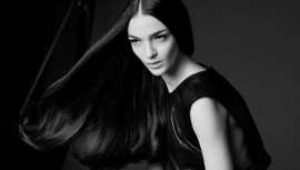 Tras el reciente fichaje de la modelo Crystal Renn, la firma neoyorquina vuelve a engrosar el número de tops que representan sus productos profesionales capilares. Boscono ha colaborado con marcas como Chanel, YSL, Prada y Dior