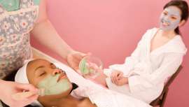 Esta técnica trata de aplicar diferentes tipos de mascarillas faciales al mismo tiempo, con el objetivo de tratar cada zona de la cara de manera personalizada