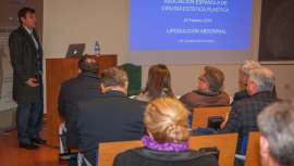 La abdominoplastia es un procedimiento estético mediante el cual el cirujano plástico elimina grasa y piel del abdomen del paciente. En la mayoría de los casos repara músculos debilitados, con el objetivo de modelar el perfil abdominal