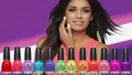 Se trata de una gama atrevida y llena de energía inspirada en los looks más ochenteros, que incluye doce colores llamativos y electrizantes para combinar con cualquier estilo durante la próxima temporada de verano