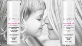 Sun Supreme Care SPF 50 PA++++ es una crema facial reparadora con color, de efecto antiedad, que proporciona protección diaria contra los rayos UVA/UVB al tiempo que nutre e hidrata la piel