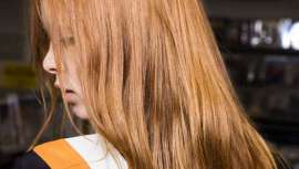 La directora creativa de Antonieta Beenders preparó unos peinados diferentes para la presentación de la colección Pre-Fall, a principios de este año, con el nuevo champú en seco Shampooing sec Aveda Shampure Dry Shampooe