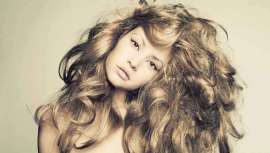 Se compone de dos líneas de productos específicos para las diferentes exigencias de los cabellos maduros: gruesos y normales o finos y frágiles. Con una mezcla exclusiva de coenzima Q10, aceite de argán y  aceite del árbol del té