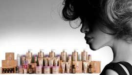 La gama contiene extractos de plantas, aceites tratantes y esenciales y activos benéficos. Los productos aportan componentes con efectos saludables y nuevas experiencias sensoriales que proporcionan bienestar al cabello y cuero cabelludo 