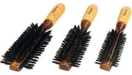 La gama Barber Shop, creada por la firma, recupera estos cepillos clásicos cuyos mechones se disponen en forma de media circunferencia, o la mitad de los mismos