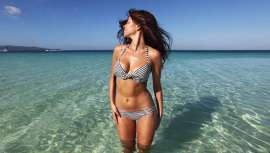 Se aproxima la época de más calor y, en consecuencia, el cabello de la clientela sufre los efectos de la sobreexposición solar. La firma ofrece los productos idóneos para tratarlo en el salón y efectuar un seguimiento en casa