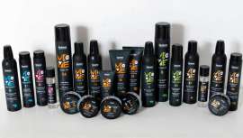 La gama ha sido formulada para ayudar al profesional a superarse en la creación de looks de moda. Move Me pertenece a la marca System Coiffeur, que aporta los instrumentos precisos para interpretar las tendencias de moda en peluquería 