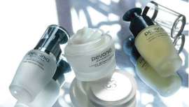 La marca trata desde las primeras arrugas hasta las más maduras y profundas en todo tipo de pieles, tanto a nivel facial y corporal, y con líneas tanto profesionales como de venta al público