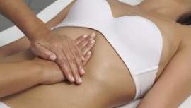 Incluye un tratamiento profesional con una línea domiciliaria que combina la eficacia de cosméceuticos y nutricéuticos