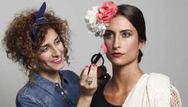 María empieza su carrera trabajando para importantes peluquerías y firmas de maquillaje. Da el salto al introducirse en el mundo de la belleza y la moda, para pasarelas, televisión y teatro. Dirige la Agencia y Escuela de maquillaje Mery Make Up