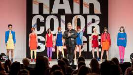 Es el evento de belleza exclusivo para profesionales más grande de entre los que se celebran en Estados Unidos. Va dirigido a salones de belleza, spa, cosmetólogos y especialistas en estética, peluquería y uñas