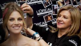 La estilista fue galardonada en la sexta edición de los Premios Bizkaired Bizkaia Sarean 2016, el pasado 25 de mayo. Aberasturi obtuvo el Premio a la Mejor Gestión Empresarial por sus tres salones: dos en Bilbao y uno en Getxo