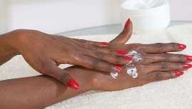 La Autoridad de Alimentos y Medicamentos de Ghana (FDA) ha anunciado la prohibición de la venta de productos cosméticos que contengan hidroquinona, un agente blanqueador de la piel que se sabe causa ampollas y manchas cutáneas.