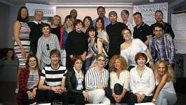 El pasado 29 de mayo se celebró una sesión, gracias a la mediación de La Universidad de la Imagen, en la que la estilista australiana presentó su última colección de recogidos en Madrid