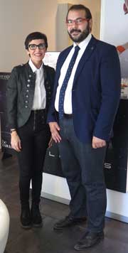 David Boté Paz, alcalde de Mataró, visita el salón de peluquería Felicitas Hair, primera mujer española que participará en el Alternative Hair Show