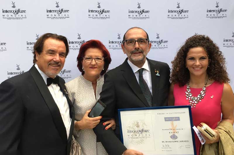Antonio Gorriz Carrasco recibió el título de Caballero de la Orden de Caballería de Intercoiffure Mondial