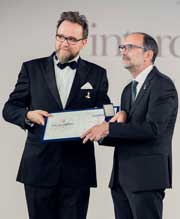 Antonio Gorriz Carrasco recibió el título de 'Caballero de la Orden de Caballería de Intercoiffure Mondial'