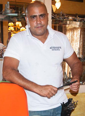 Obama, en Cuba, visita la peluquería