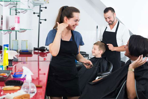 Peluquero y personal shopper, nuevo perfil profesional en el salón