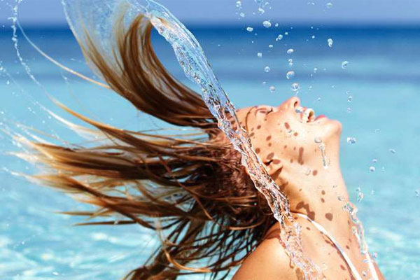 Cuidados y precauciones para un pelo bonito en verano